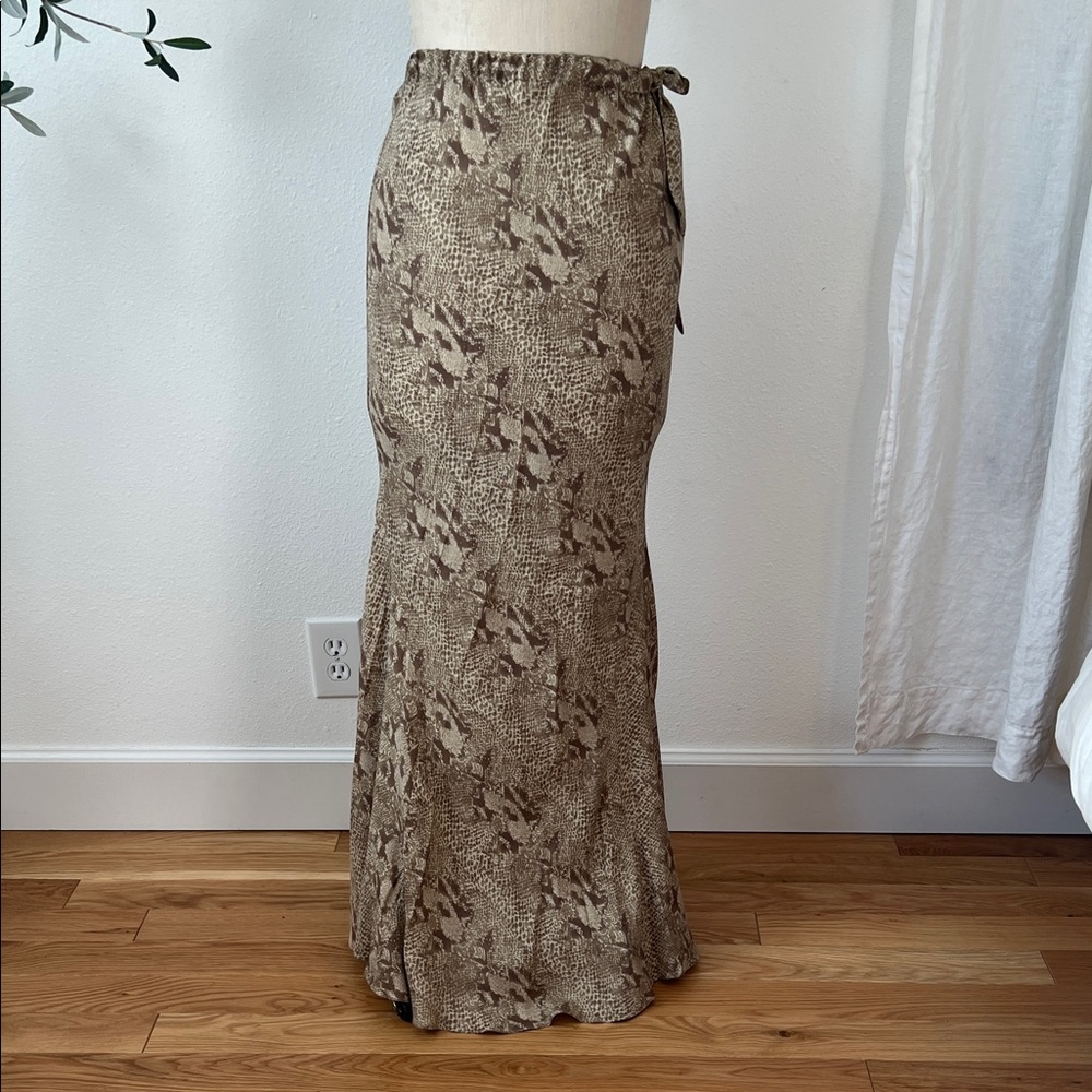 Elegant Brown Patterned Skirt